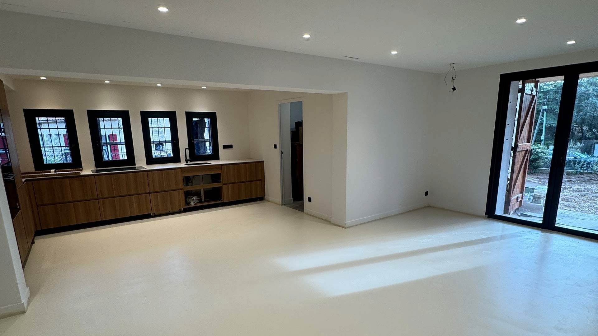 Rénovation extérieure à Aix-en-Provence : piscine, pool house et façades pour une maison tournée vers le sud