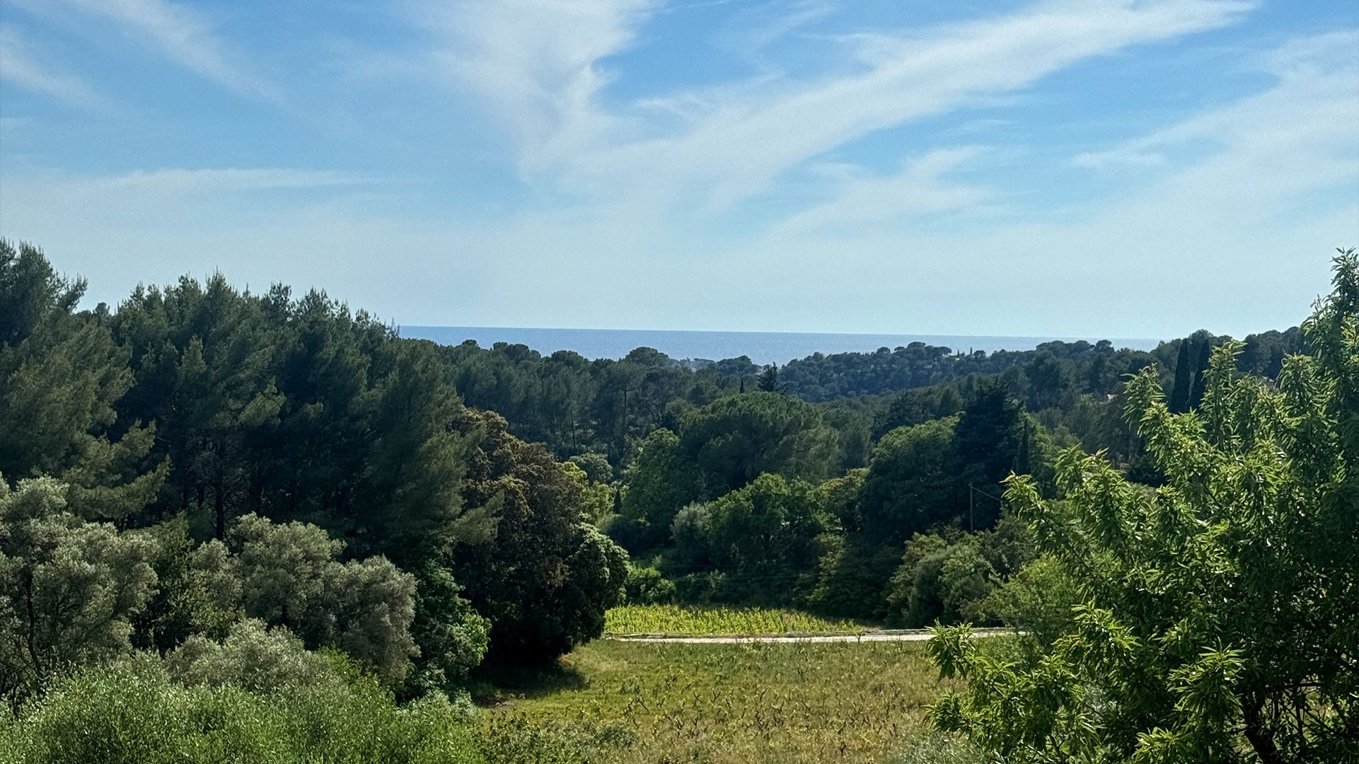 Visite d&rsquo;une bastide vue mer à Sanary-sur-Mer : l&rsquo;architecte d&rsquo;intérieur comme allié avant l&rsquo;achat